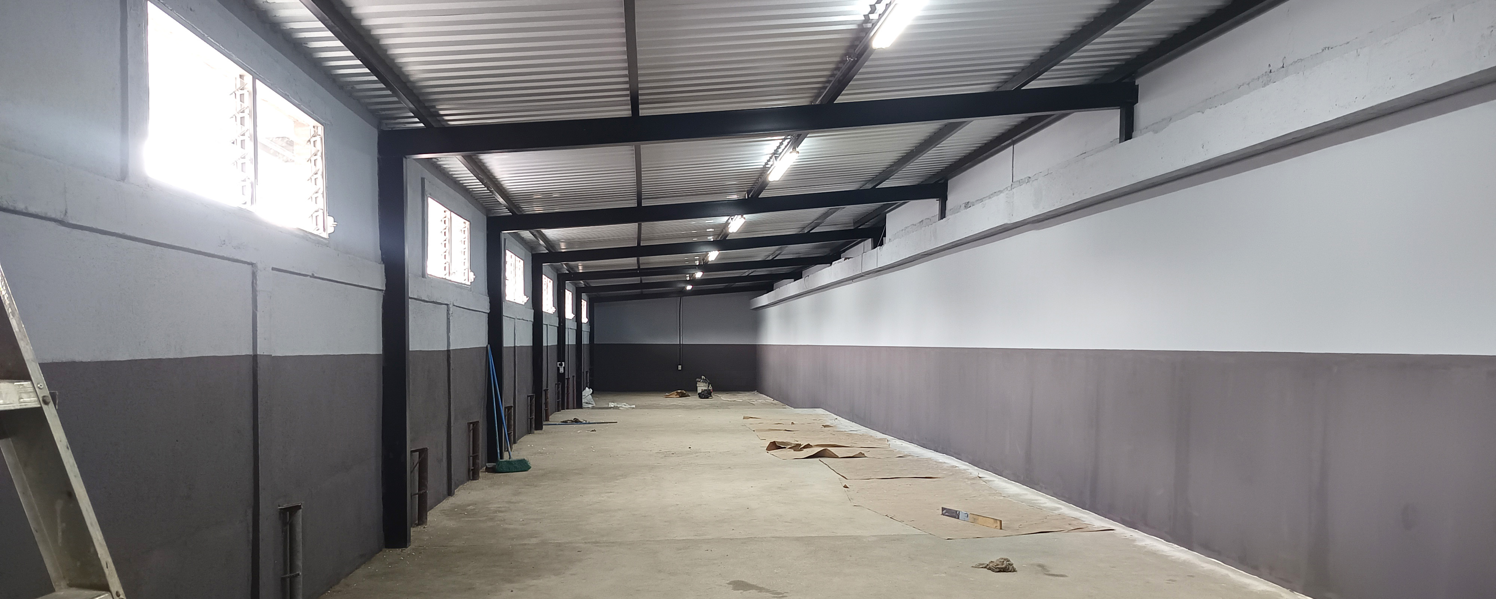 Remodelación de interiores con acabados de cerámica y pintura en Guatemala